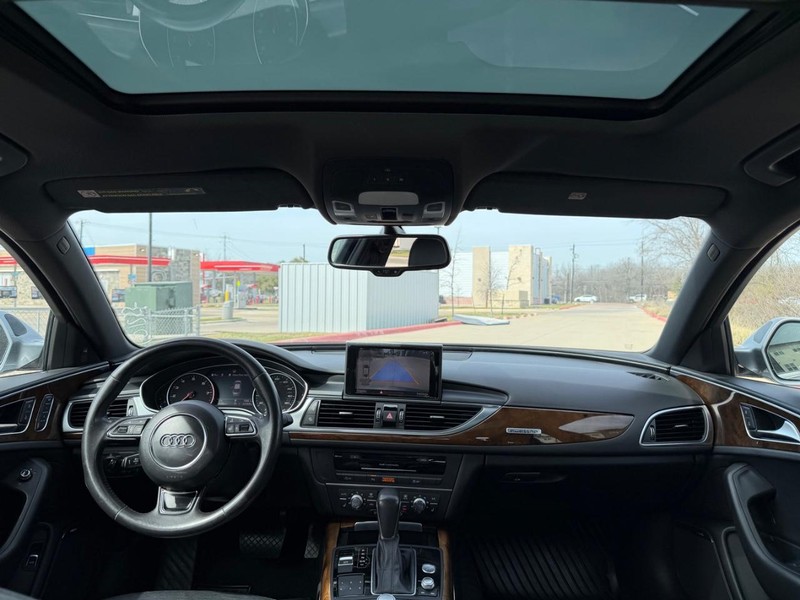 Audi A6 Vehicle Full-screen Gallery Image 21