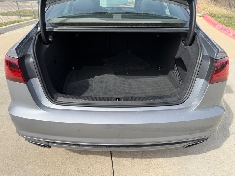 Audi A6 Vehicle Full-screen Gallery Image 22