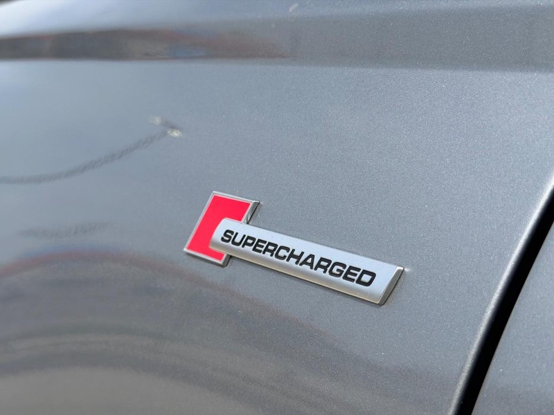 Audi A6 Vehicle Full-screen Gallery Image 23