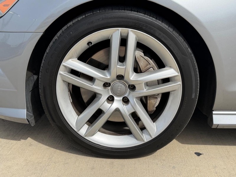 Audi A6 Vehicle Full-screen Gallery Image 24