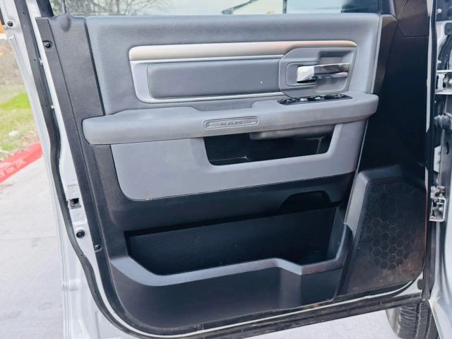 Ram 1500 Vehicle Full-screen Gallery Image 09