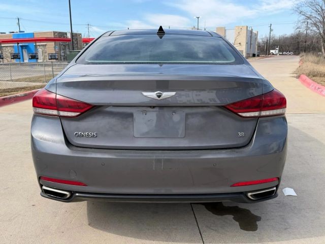 Hyundai Genesis Vehicle Full-screen Gallery Image 05