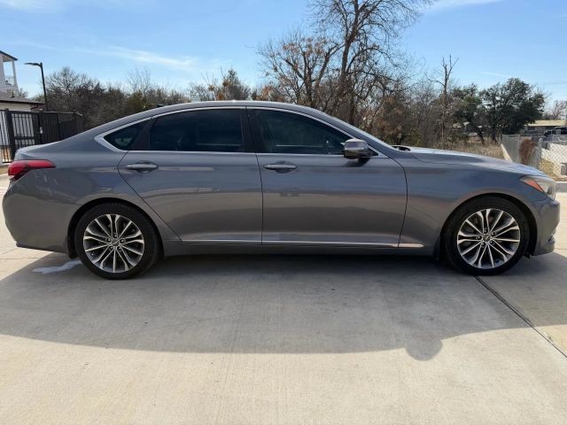 Hyundai Genesis Vehicle Full-screen Gallery Image 07