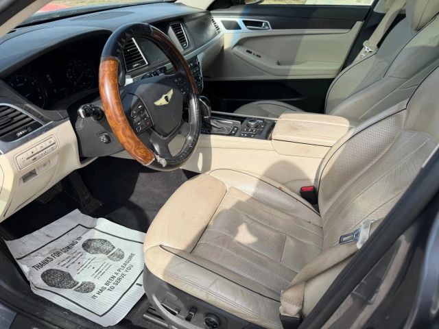 Hyundai Genesis Vehicle Full-screen Gallery Image 11