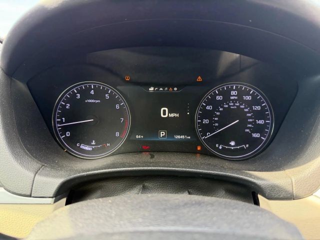 Hyundai Genesis Vehicle Full-screen Gallery Image 13