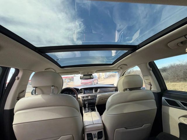 Hyundai Genesis Vehicle Full-screen Gallery Image 20