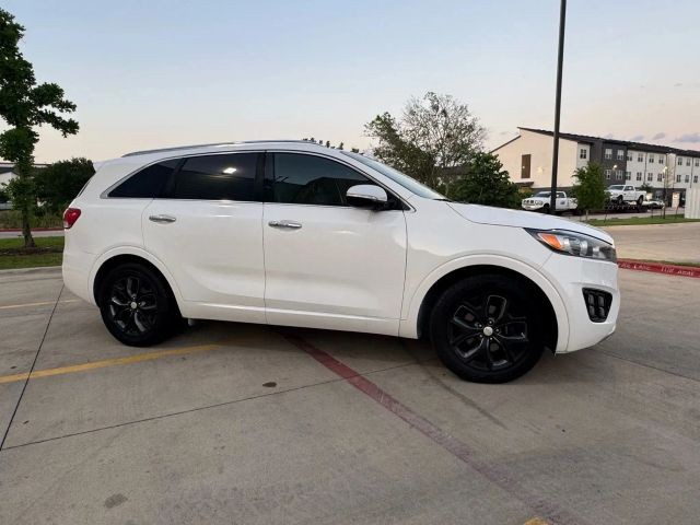 Kia Sorento Vehicle Full-screen Gallery Image 05