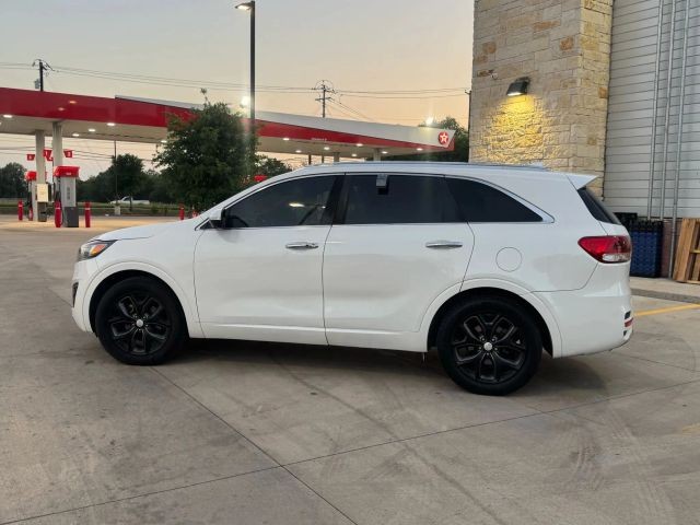 Kia Sorento Vehicle Full-screen Gallery Image 09