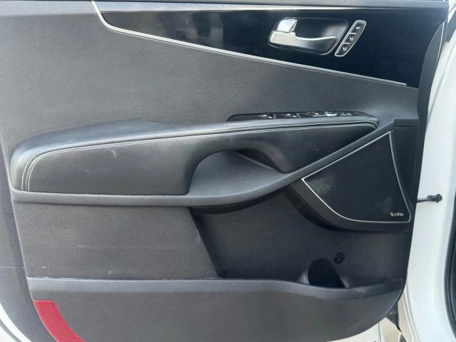 Kia Sorento Vehicle Full-screen Gallery Image 11