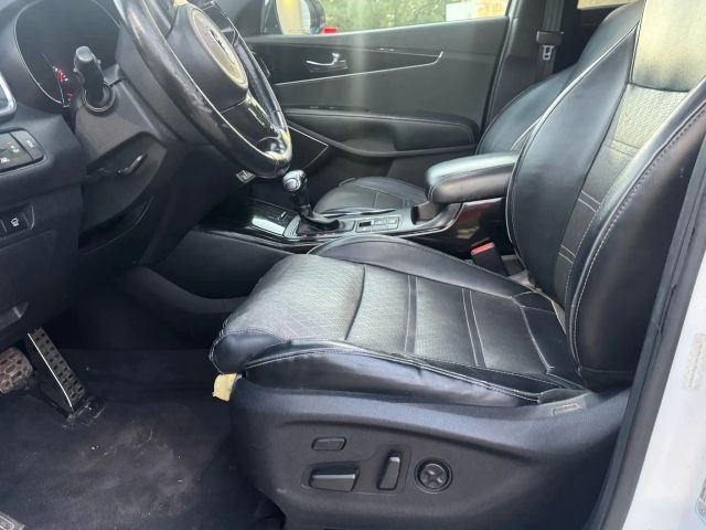 Kia Sorento Vehicle Full-screen Gallery Image 12