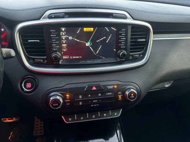 Kia Sorento Vehicle Full-screen Gallery Image 14