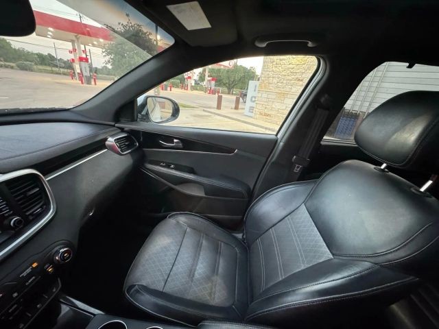 Kia Sorento Vehicle Full-screen Gallery Image 16