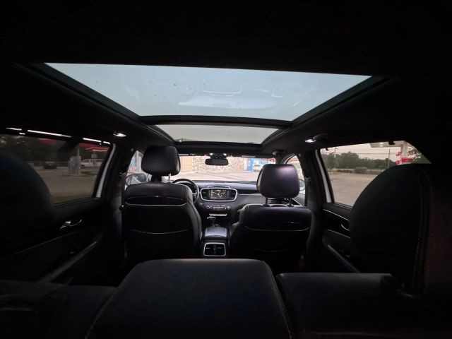 Kia Sorento Vehicle Full-screen Gallery Image 20