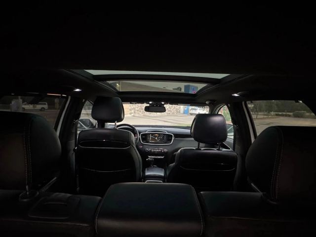 Kia Sorento Vehicle Full-screen Gallery Image 21