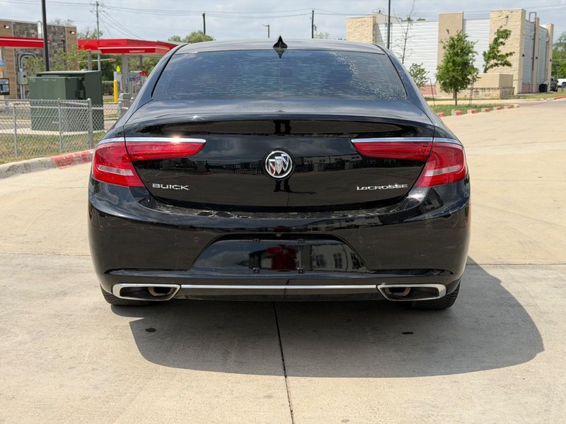 Buick LaCrosse Vehicle Full-screen Gallery Image 05