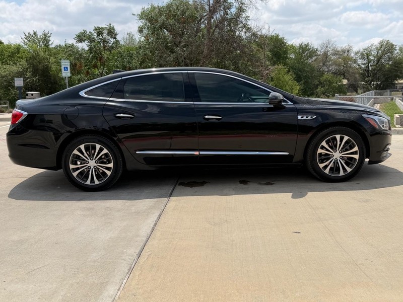 Buick LaCrosse Vehicle Full-screen Gallery Image 07