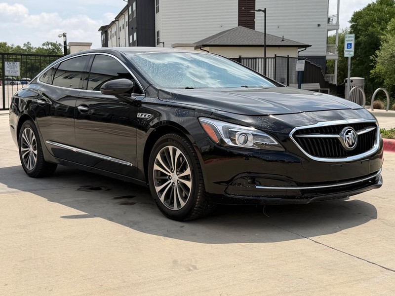 Buick LaCrosse Vehicle Full-screen Gallery Image 08