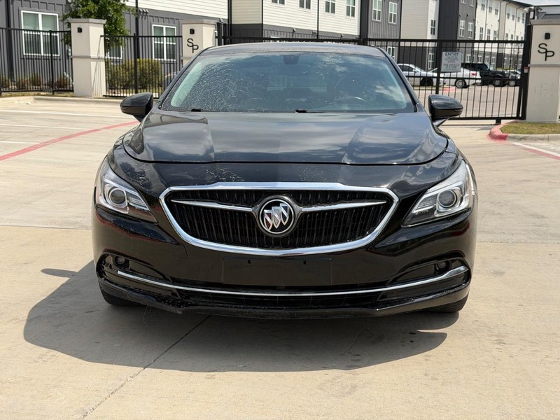 Buick LaCrosse Vehicle Full-screen Gallery Image 09