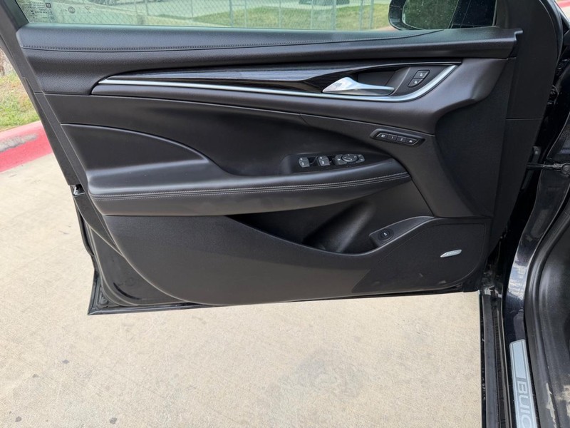 Buick LaCrosse Vehicle Full-screen Gallery Image 10