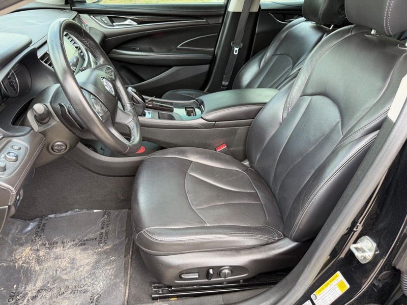 Buick LaCrosse Vehicle Full-screen Gallery Image 12