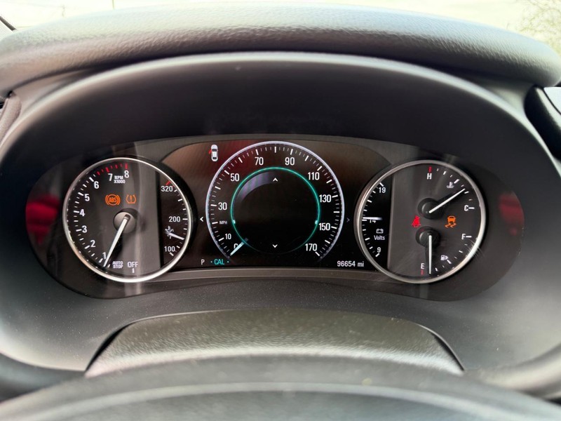 Buick LaCrosse Vehicle Full-screen Gallery Image 13