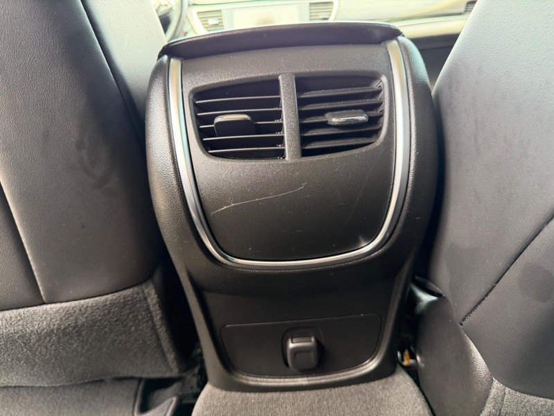 Buick LaCrosse Vehicle Full-screen Gallery Image 19