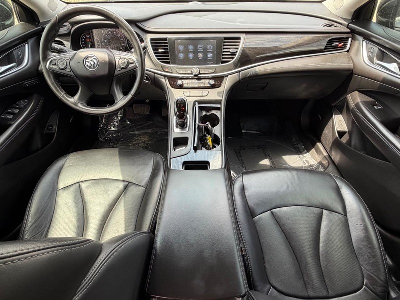 Buick LaCrosse Vehicle Full-screen Gallery Image 20