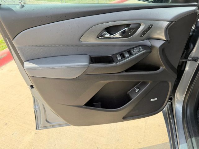 Chevrolet Traverse Vehicle Full-screen Gallery Image 10