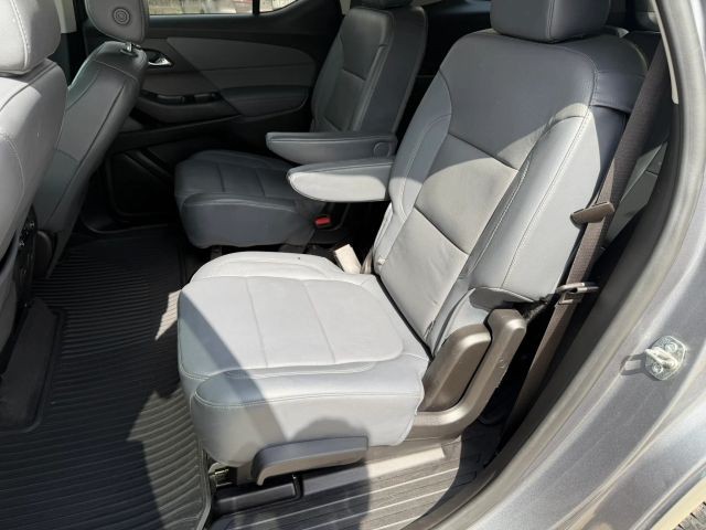 Chevrolet Traverse Vehicle Full-screen Gallery Image 17