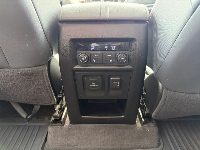 Chevrolet Traverse Vehicle Full-screen Gallery Image 18