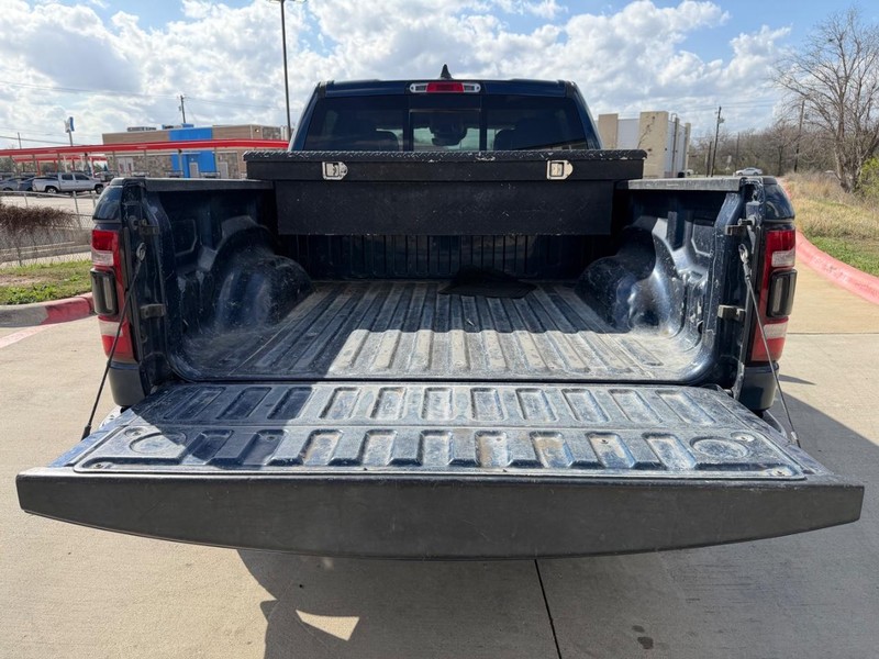 Ram 1500 Vehicle Full-screen Gallery Image 21