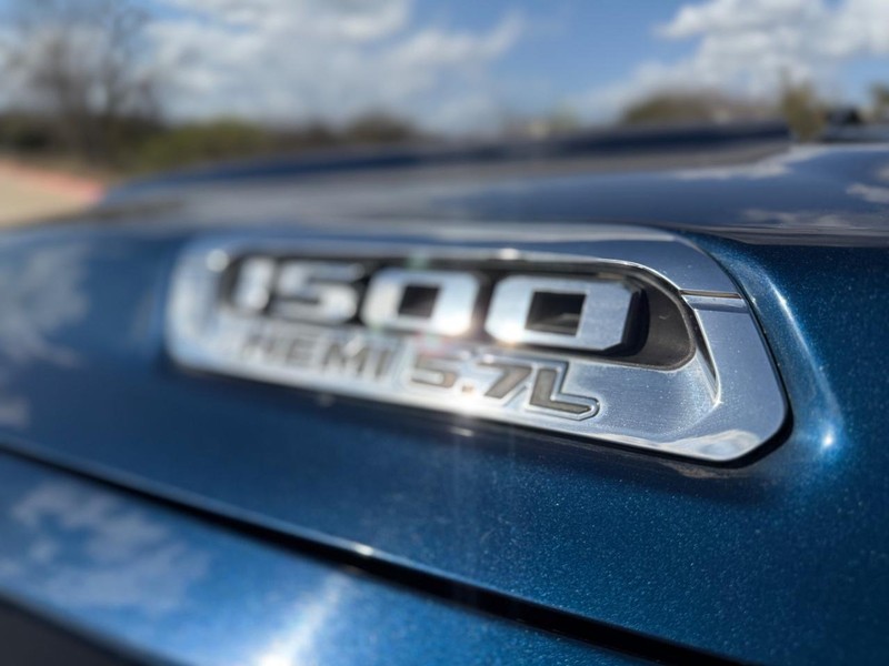 Ram 1500 Vehicle Full-screen Gallery Image 22