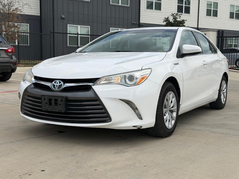 Toyota Camry Hybrid Vehicle Full-screen Gallery Image 02