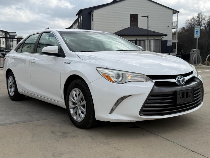 Toyota Camry Hybrid Vehicle Full-screen Gallery Image 08