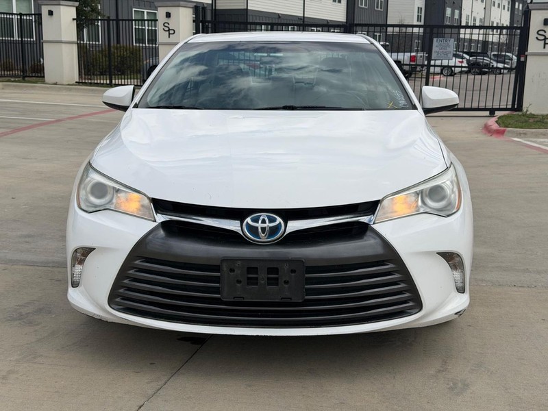 Toyota Camry Hybrid Vehicle Full-screen Gallery Image 09