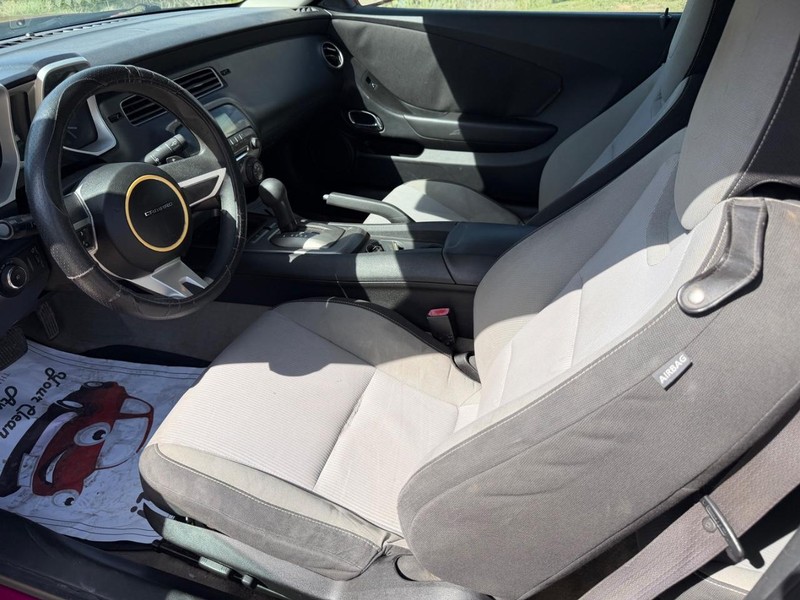 Chevrolet Camaro Vehicle Full-screen Gallery Image 11