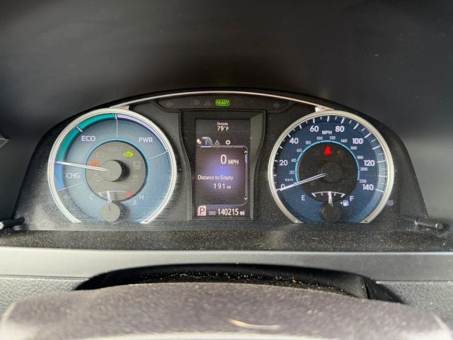 Toyota Camry Vehicle Full-screen Gallery Image 13