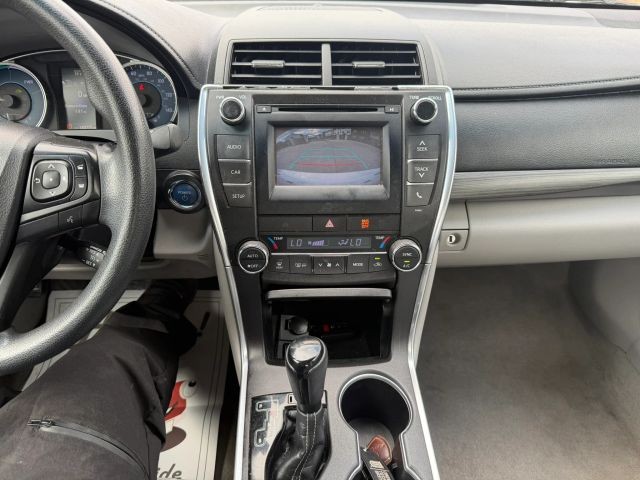 Toyota Camry Vehicle Full-screen Gallery Image 14