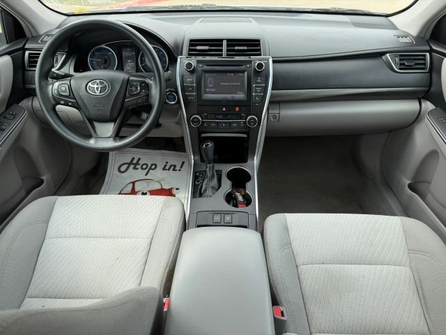 Toyota Camry Vehicle Full-screen Gallery Image 18