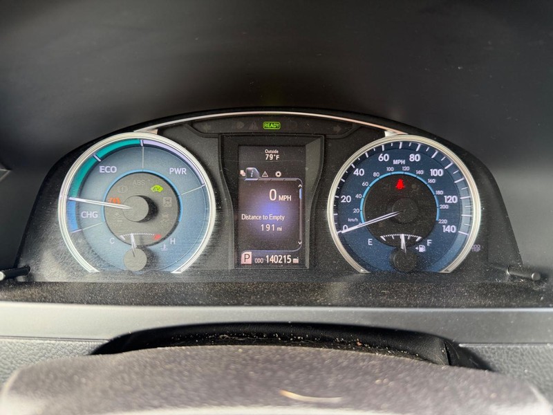 Toyota Camry Vehicle Full-screen Gallery Image 13