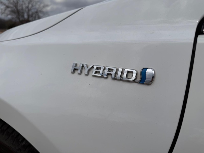 Toyota Camry Vehicle Full-screen Gallery Image 20