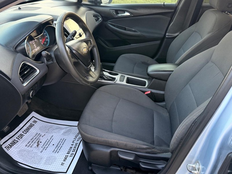 Chevrolet Cruze Vehicle Full-screen Gallery Image 11