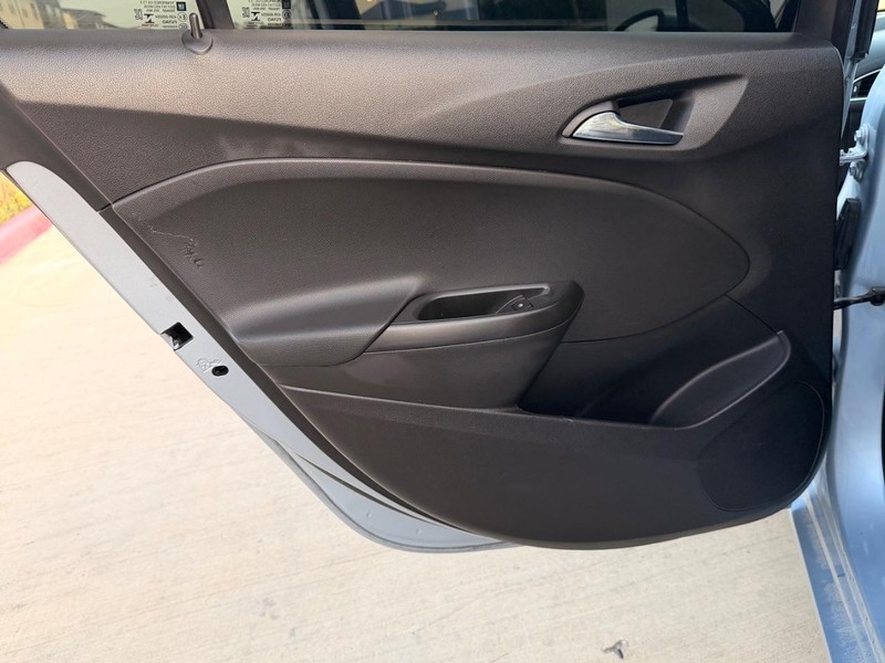 Chevrolet Cruze Vehicle Full-screen Gallery Image 12