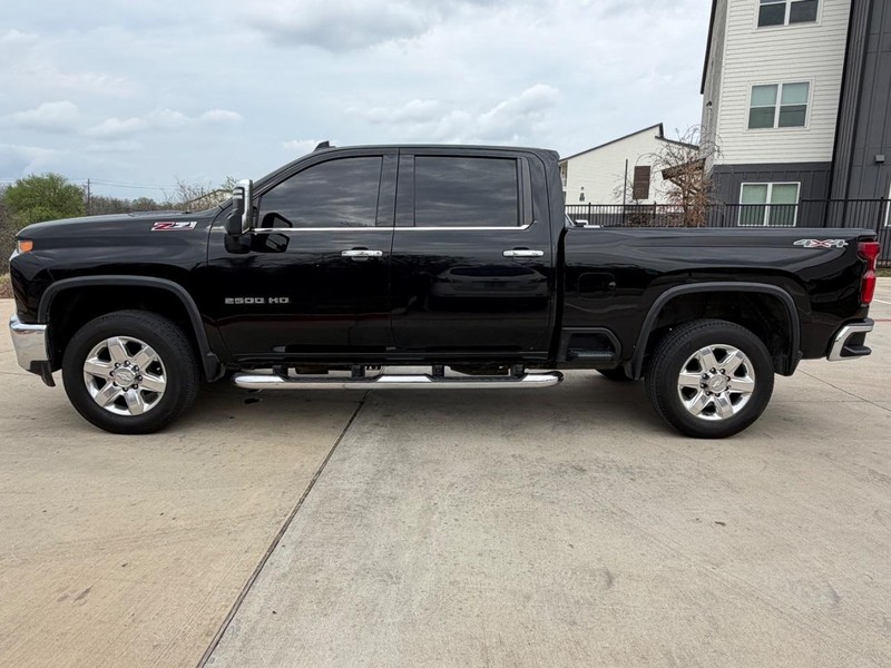 Chevrolet Silverado 2500HD Vehicle Full-screen Gallery Image 03
