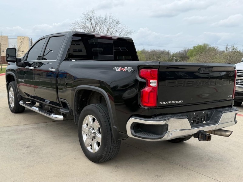 Chevrolet Silverado 2500HD Vehicle Full-screen Gallery Image 04