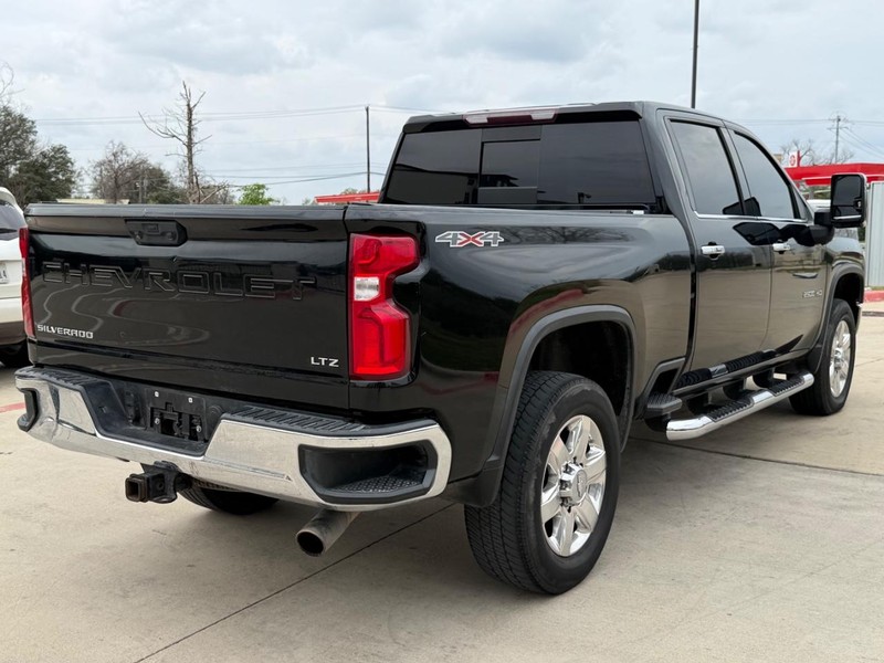 Chevrolet Silverado 2500HD Vehicle Full-screen Gallery Image 06