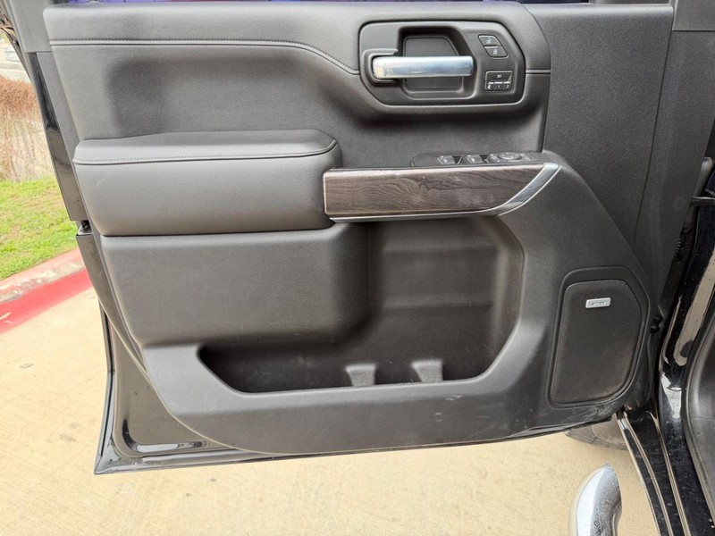 Chevrolet Silverado 2500HD Vehicle Full-screen Gallery Image 10