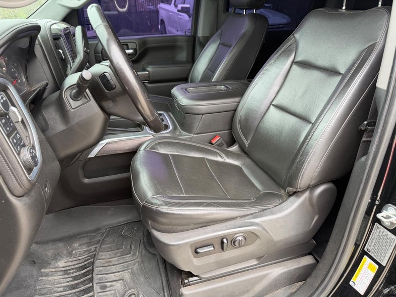 Chevrolet Silverado 2500HD Vehicle Full-screen Gallery Image 12