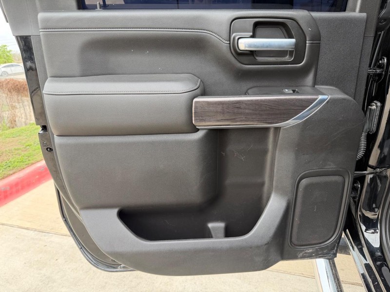 Chevrolet Silverado 2500HD Vehicle Full-screen Gallery Image 16