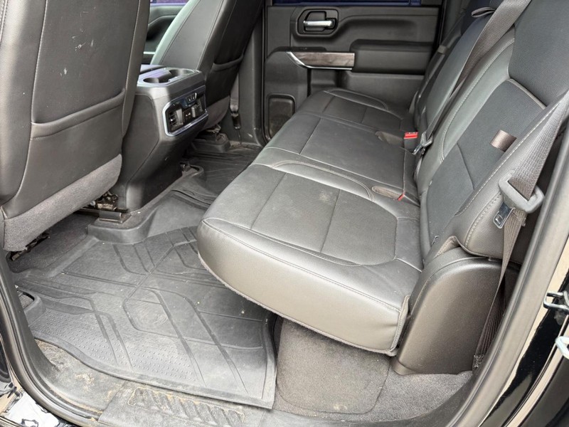 Chevrolet Silverado 2500HD Vehicle Full-screen Gallery Image 17